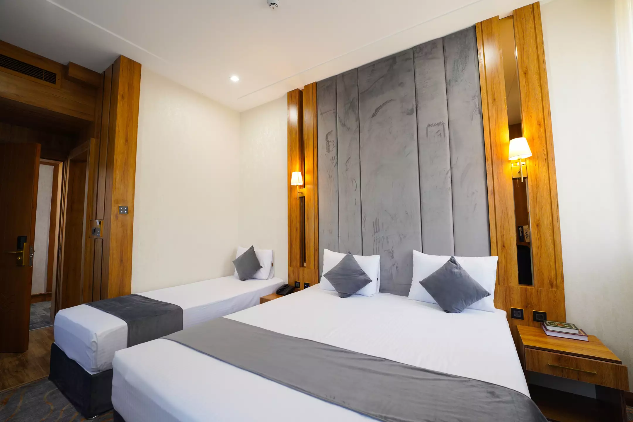 Alibaba https://cdn.alibaba.ir/ostorage/hotel-accommodation-images/6930324442794e78685ec3db_سه تخته (دبل و سینگل) (2).webp